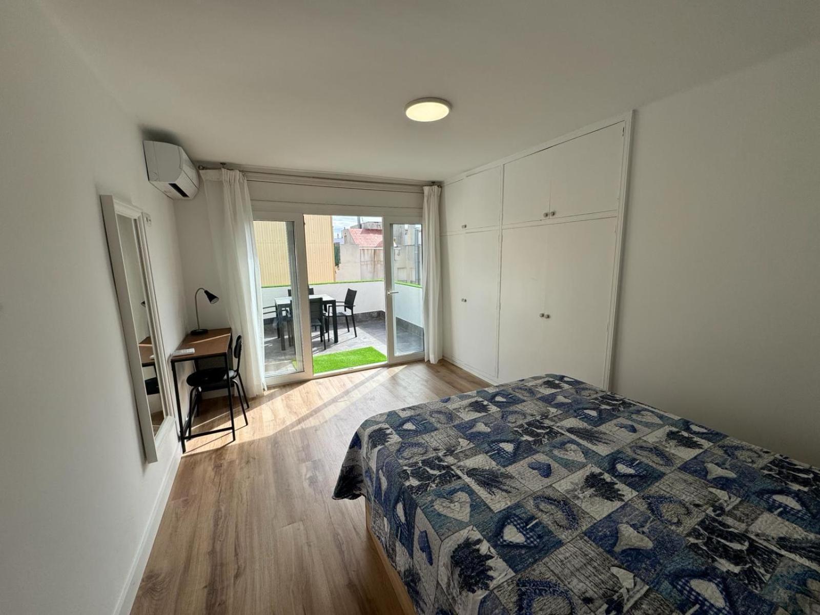Acogedor Apartamento A 50 Metros Del Mar Камбрильс Экстерьер фото